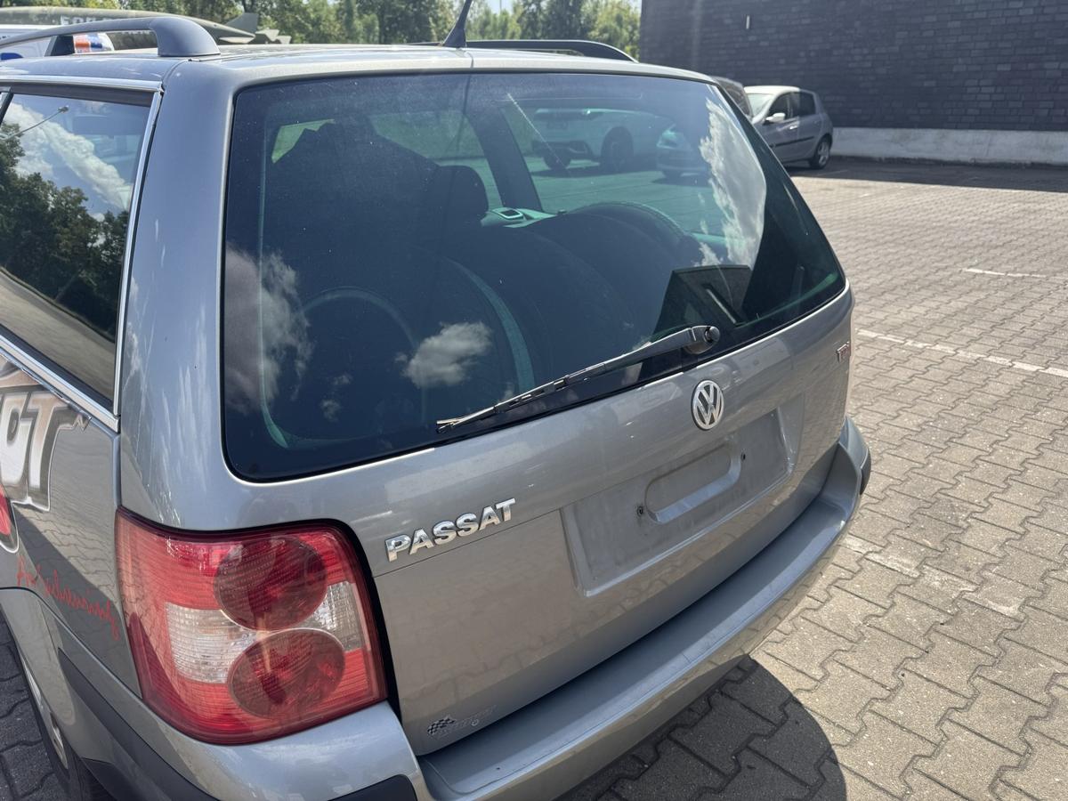 VW Passat 3BG original Heckklappe mit Heckscheibe Kombi/Variant LD7W Urban Grey Metallic Bj.2004